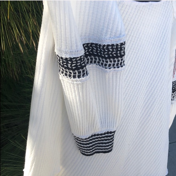 Free People😎🌺Gorgeous Turtleneck Thermal Top😎🌺 - Picture 3 of 6